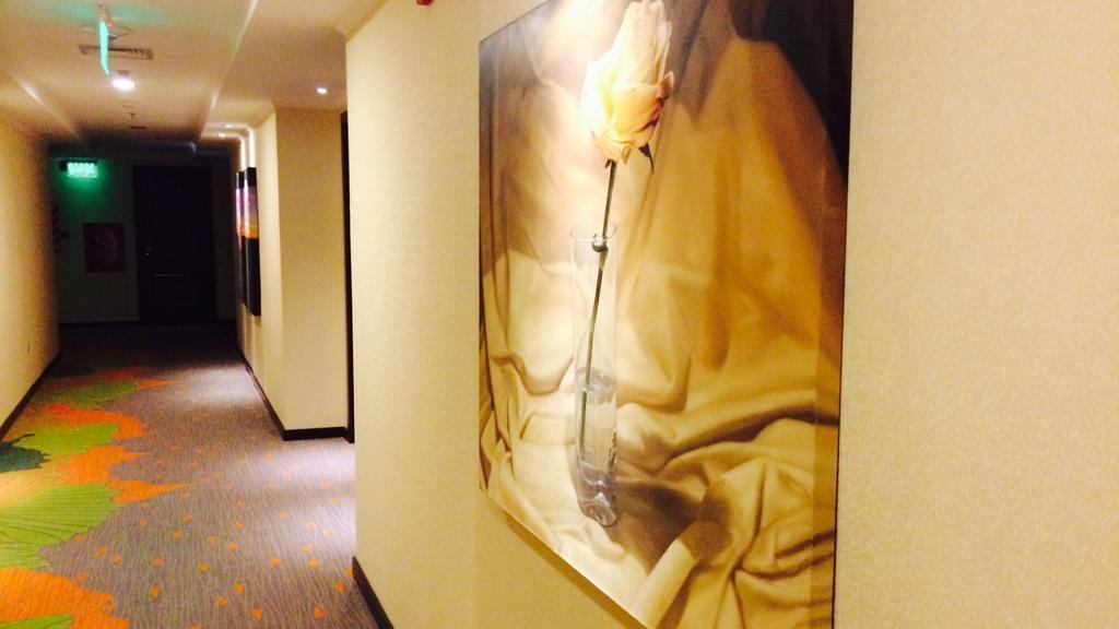 Carnaval Hotel Casino Encarnación Eksteriør billede Artwork in the hotel