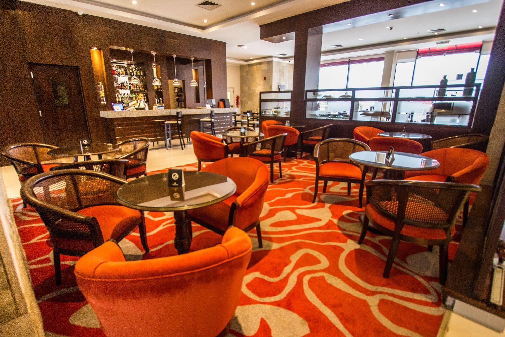 Carnaval Hotel Casino Encarnación Eksteriør billede The lounge at the airport