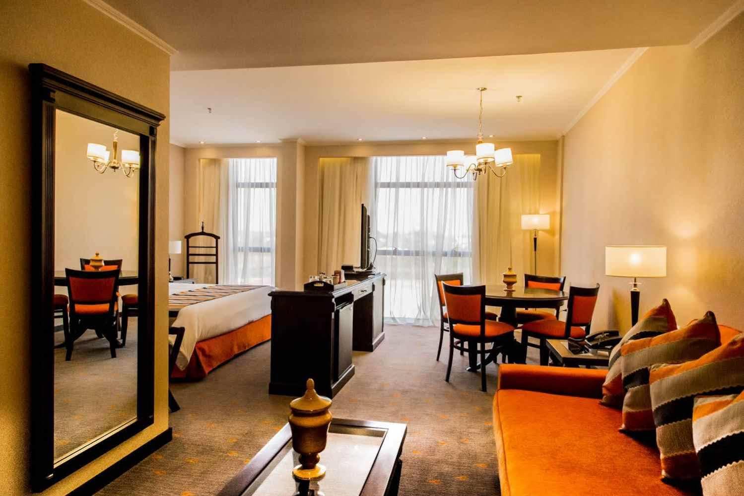 Carnaval Hotel Casino Encarnación Eksteriør billede A suite at the hotel