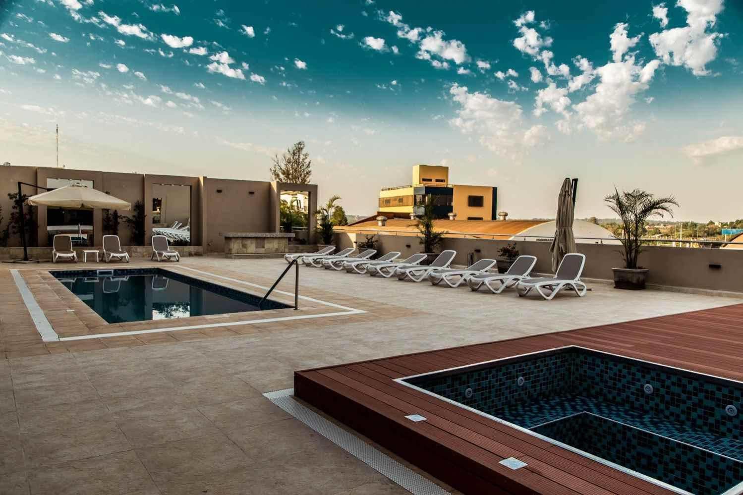Carnaval Hotel Casino Encarnación Eksteriør billede Rooftop pool at the hotel